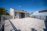 Spacious Miami Lake House for Families 3Bd 2Bth 6p