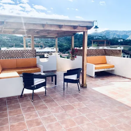 Stunning ocean view villa.<br>Walk to the beach .