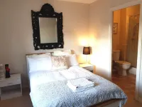 Caspian House (4 Bedrooms) - Serviced Accommodation Hotels in Grimsby