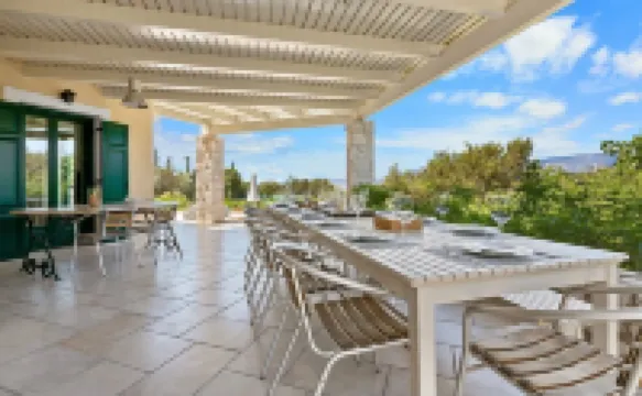 Luxury Beachfront Villa Aria - Pool, Tennis, Sunset Views & Seaside Adventures!!