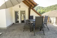 Renoviertes Gemütliches Ferienhaus mit Terrasse und Garten, Direkt am Waldrand