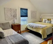 OB Cozy-Cottage-Glam off Circuit with Great Outdoor living