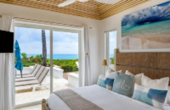 Beautiful OCEAN FRONT, POOL Villa walk or drive to GRACE BAY BEACH Turtle Ridge