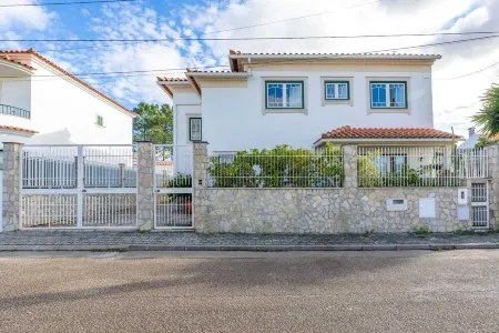 Leuzea Villa, Seixal, Setubal Отели в г. Arrentela