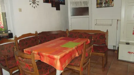 Attic apartment with open entablature Отели в г. Рейн-Пфальц