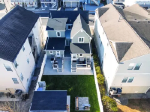 Elegant 3BR/2BA - short walk to the Beach