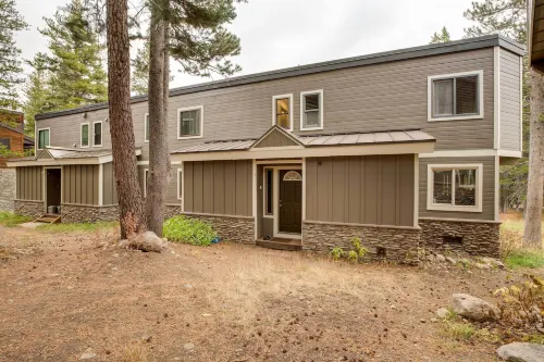 Mountain Condo w/ Fireplace in Kirkwood Ski Resort - Parkplatz