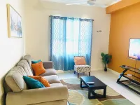 Modern Comfort Suites Hôtels à : Caymanas Country Club Estate Phase 2  Block A