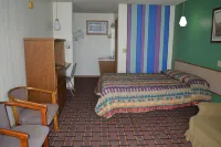 Edgetowner Motel - parking