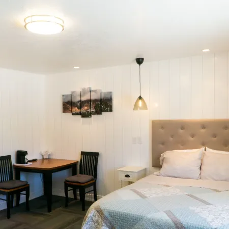 Bybee's Steppingstone Motel