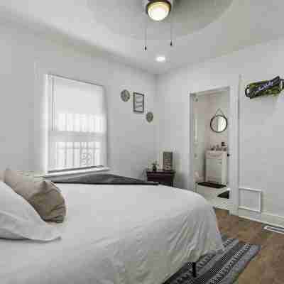 Downtown beautiful cozy home just off I-10 Rooms