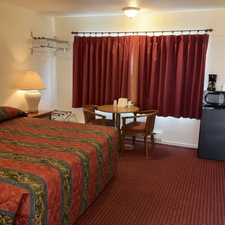 Front Street Inn