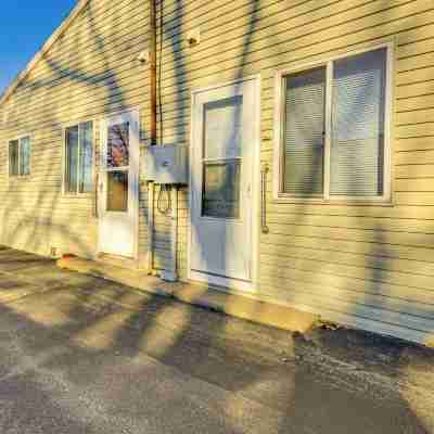 2 Mi to Dwtn Green Bay: Ideally Located Townhome! Hotel Exterior