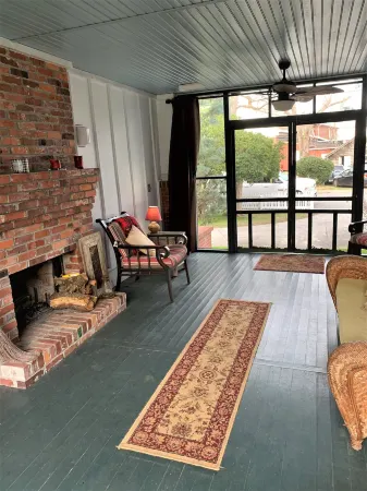 Cameron House Inn Отели рядом с достопримечательностью «Парк Роанок Фестивал»