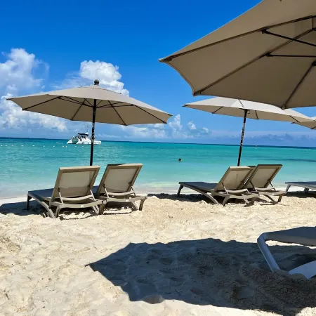 Cuxos Hotel Beachfront