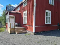 Bright and Spacious Living in Historic Building Hoteles cerca de Naturum Hoga Kusten