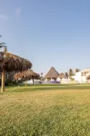 Dream Diamante with Beach Club - شقق