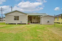 2 Mi to Nicholls State University: Home w/ Yard Hotels in Thibodaux