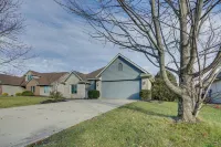Tranquil Fort Wayne Home 7 Mi to Downtown - parking