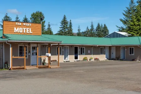 Far West Motel Отели рядом с достопримечательностью «Парк Тилликум»