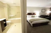Carlyle Suites & Apartments - Apartments
