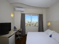 ゴールデン ブルー ホテル ロンドリナのホテル