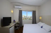 Golden Blue Hotel Hôtels à : Londrina