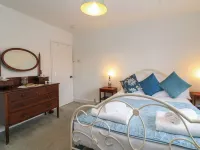 Two Towers Cottage Hotels in Ilchester