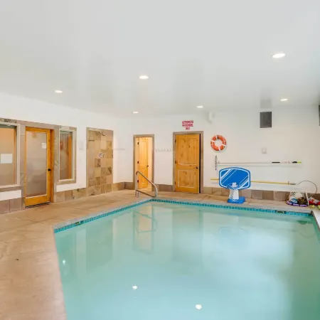 Sunriver Group Getaway: Explore Deschutes Forest!