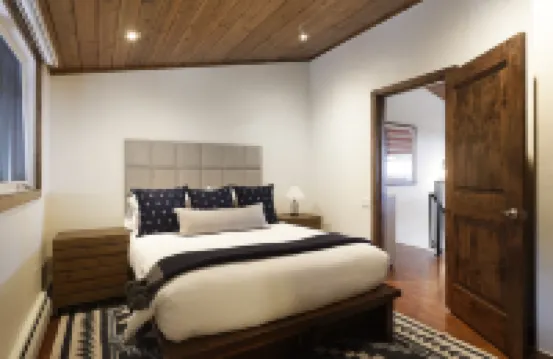 718 S. Mill St. Fasching Haus #4 3 卧室公寓 by RedAwning