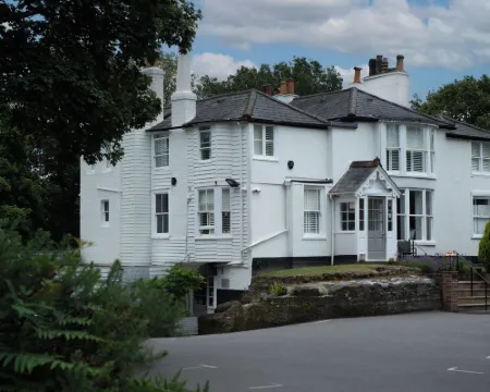 Mount Edgcumbe Hotels in Tunbridge Wells