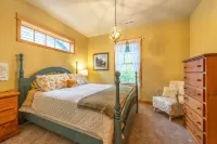 Neighborhood Nest 2 Bedroom Home by RedAwning - balcony