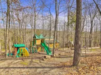 Cabin Retreat on Table Rock Lake w/ Fire Pit! Hotéis em Shell Knob