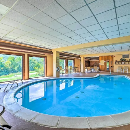 Comfortable Dover Apartment Walk to Mt Snow!