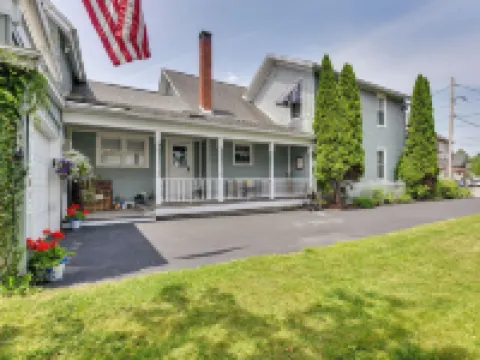 Bemus Point Vintage Suite w/ Soaking Tub & Kitchen Hotels in Bemus Point