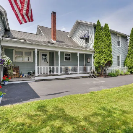 Bemus Point Vintage Suite w/ Soaking Tub & Kitchen