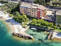 ホテル ドゥ ラック - リラックス アティチュード ホテル ブレンゾーネ・スル・ガルダのホテル