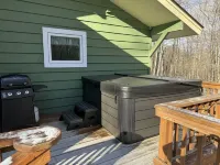 Modern Cozy 1BR King 4 minutes to Killington ski lift - Hot Tub