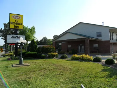 Regency Inn Eureka Springs Отели в г. Берривилл