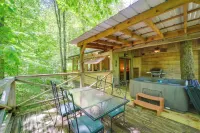 All-Season Sunroom and Hot Tub Marion Cabin Retreat - 4 étoiles
