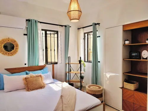 Luxury appartment with pool, patio & sundowners