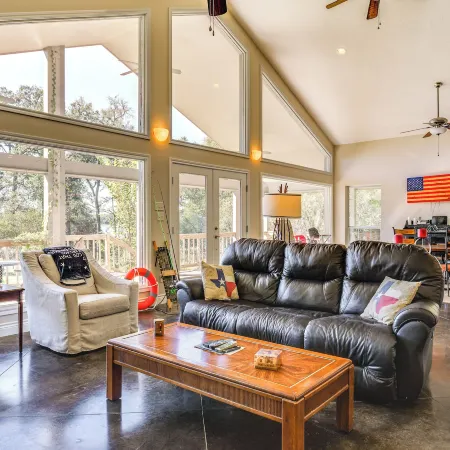 Franklin Home w/ Water Views: Outdoor Dining Area!