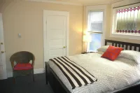 Douglas Guest House Hotels in Greater Vancouver