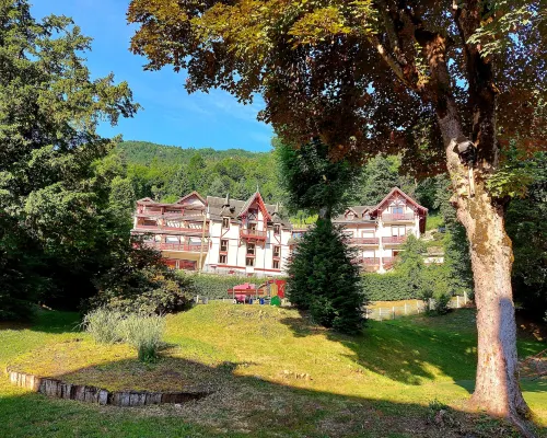 Hotel les Chalets Hotels near Troika