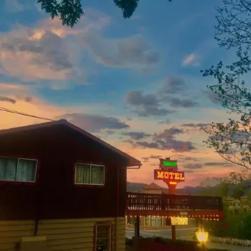 Caboose Motel & Gift Shop