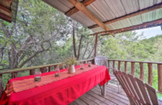 Cedar Falls Cabin Nestled by Honey Creek