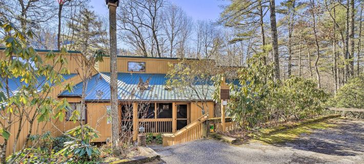 Sunny Sapphire Townhome w/ Resort Amenities! Hotels in Jackson County