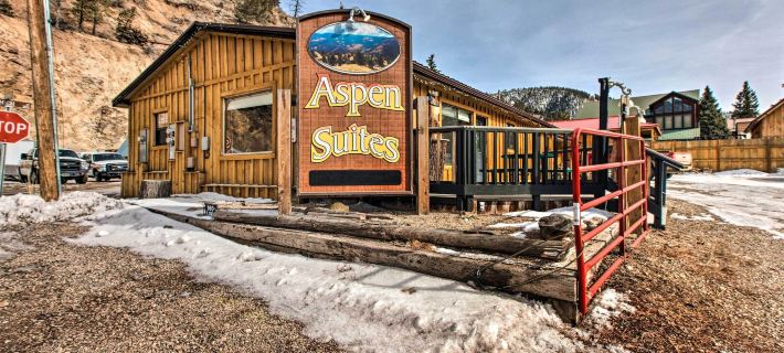 Walk to Main St and Riverfront Trail Mtn-View Condo Hotels in Red River
