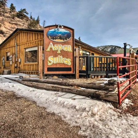 Walk to Main St and Riverfront Trail Mtn-View Condo