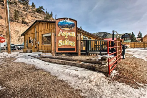 Walk to Main St and Riverfront Trail Mtn-View Condo